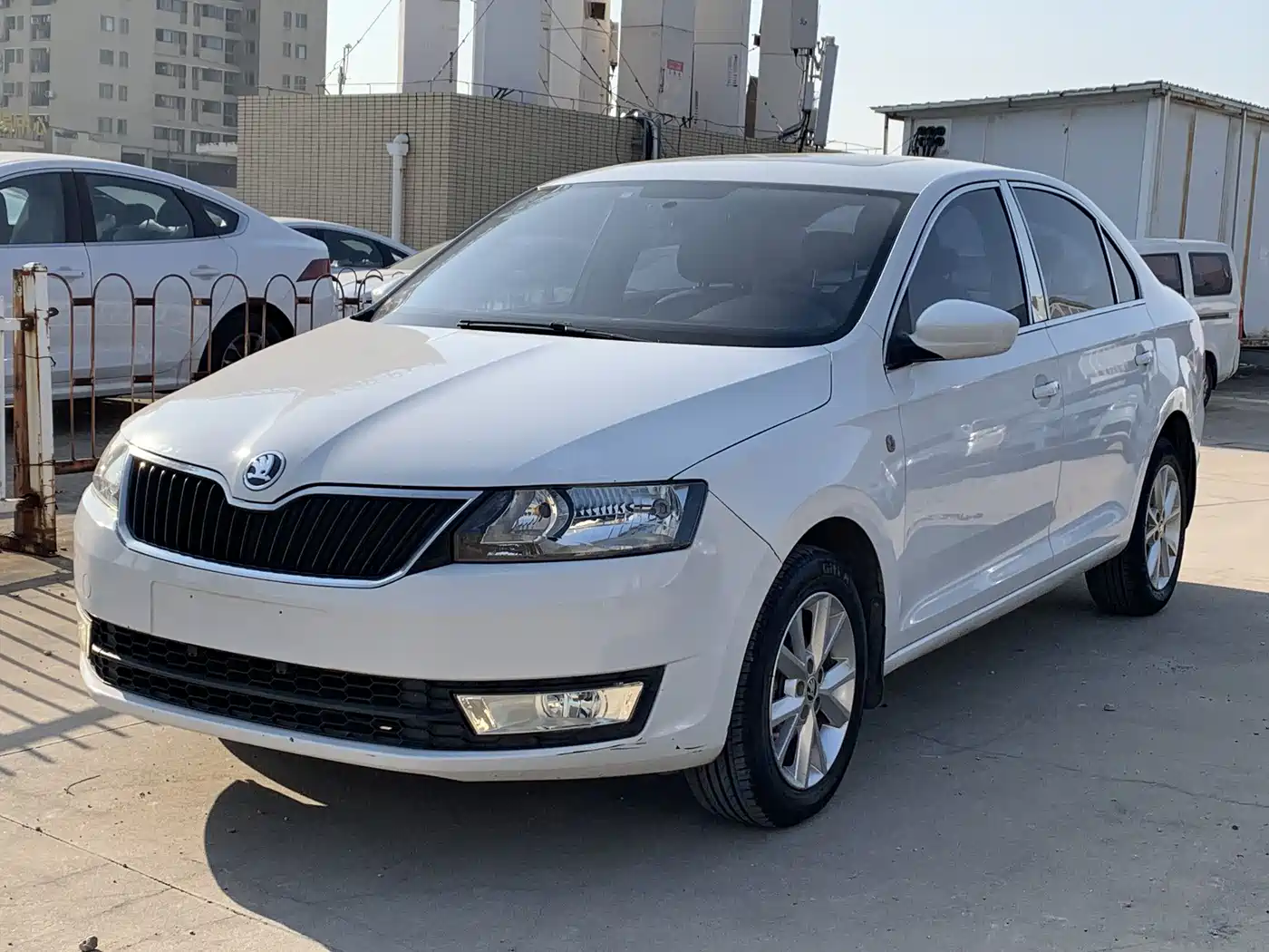 Škoda Rapid 2016 1.6L Automatic Pioneer Edition