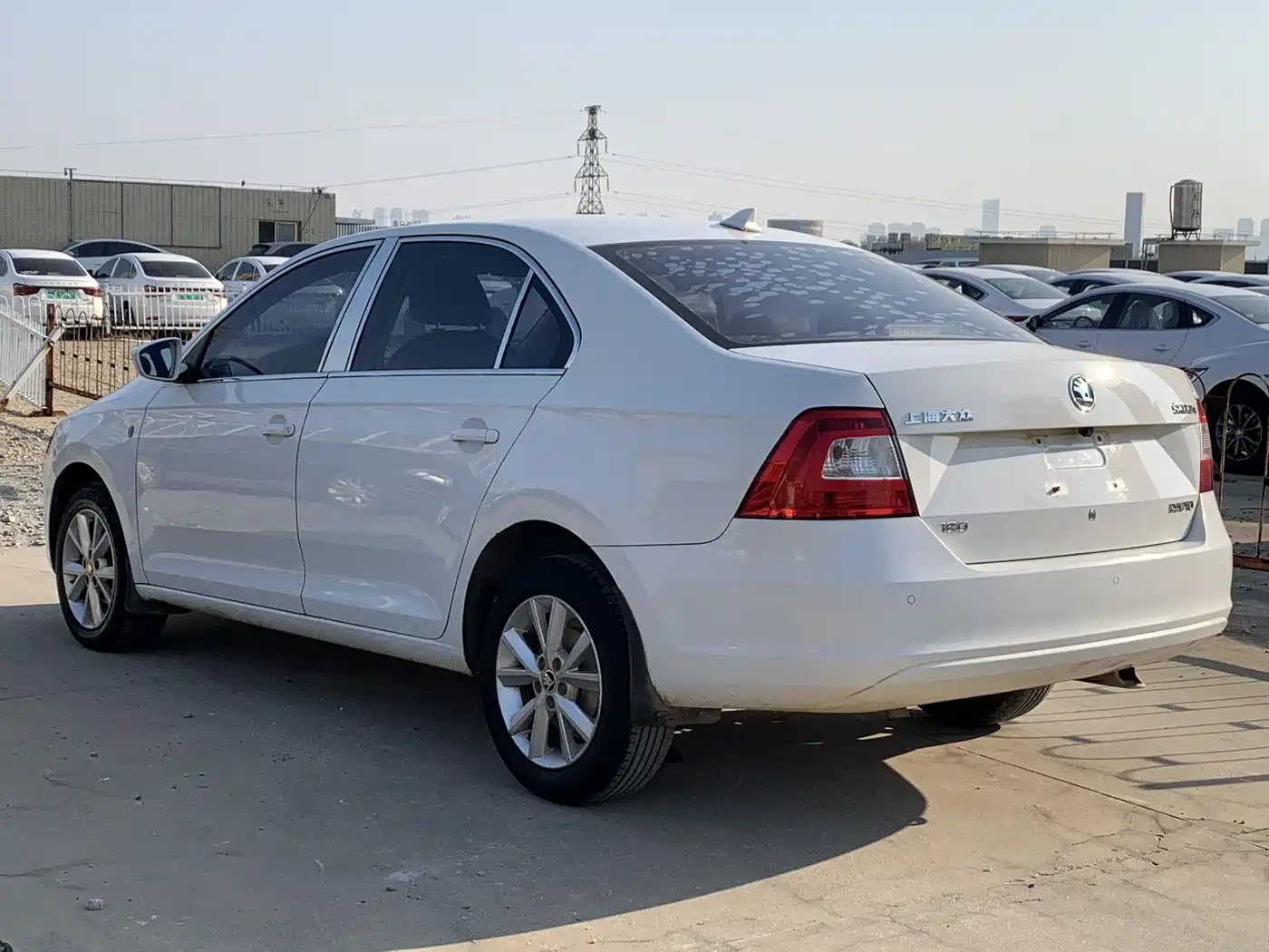 Škoda Rapid 2016 1.6L Automatic Pioneer Edition фото 12
