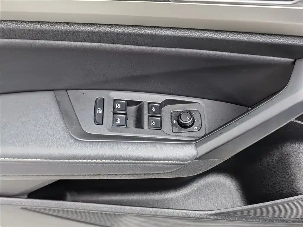 Volkswagen Lavida 2022 1.5L Auto Comfort Edition фото 9