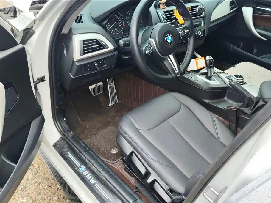 BMW 1 Series (Import) 2016 118i Leading фото 9
