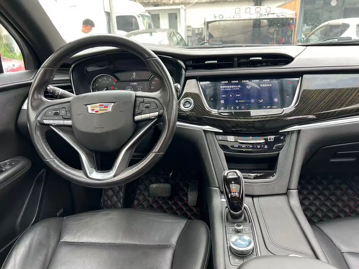 Photo 9 - Cadillac XT6