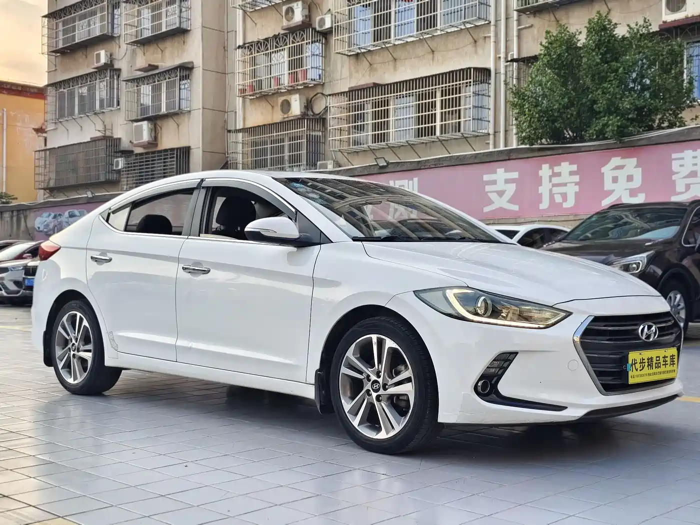 Hyundai Elantra 2016 Model 1.6L Automatic Smart Elite фото 3