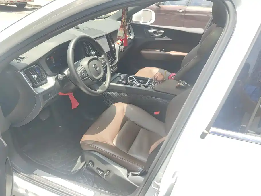 Фото 9 - Volvo XC60