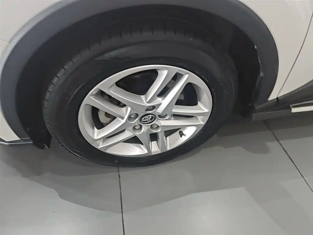 Toyota C-HR 2022 2.0L Leading Edition фото 23