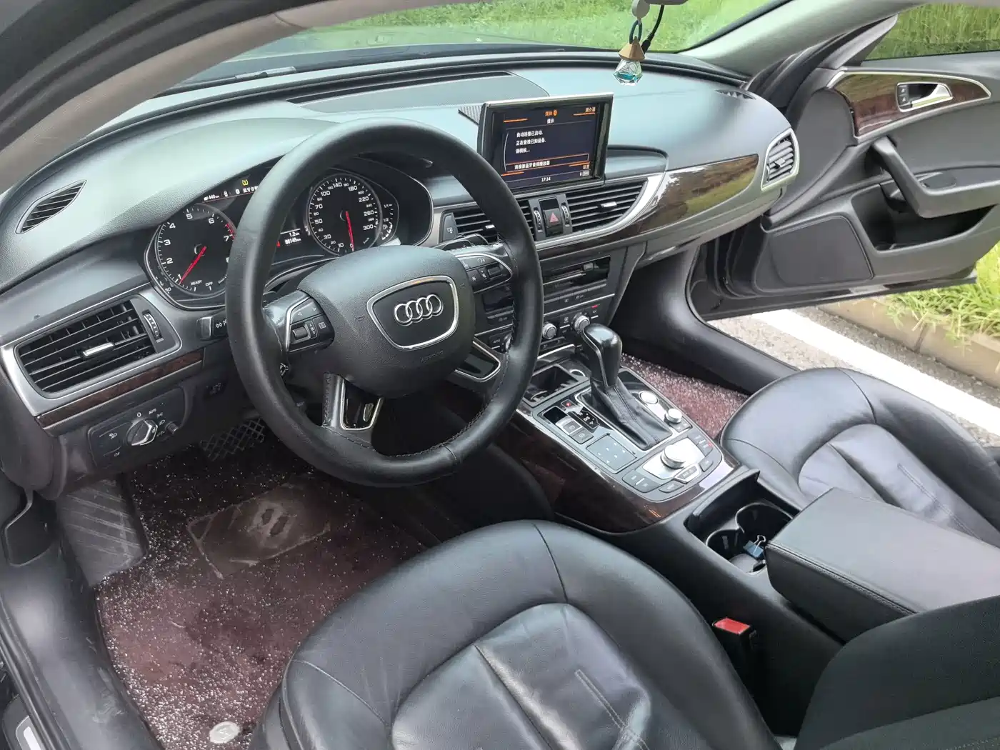 Фото 8 - Audi A6L