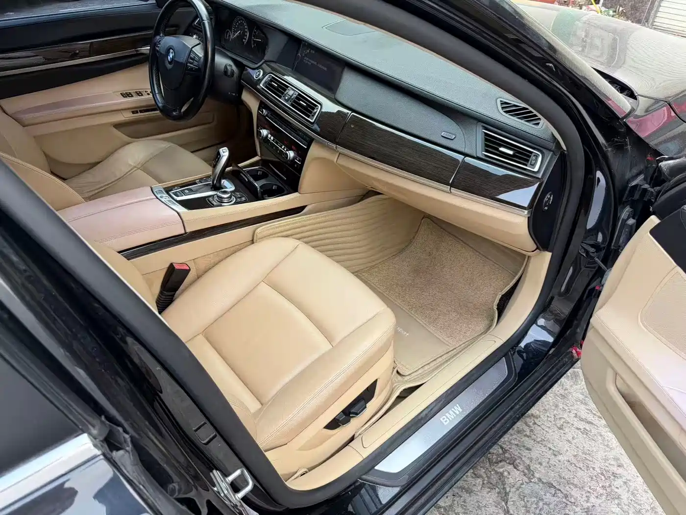BMW 7 Series 2011 740Li Steinway Limited Edition фото 8