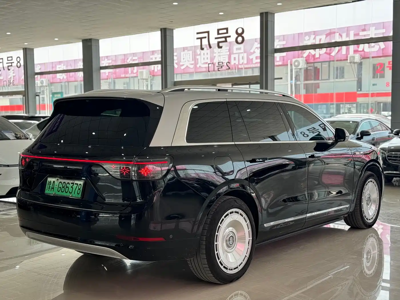AITO Wenjie AITO M9 2024 Extended Range Ultra 42kWh 6-Seater фото 6