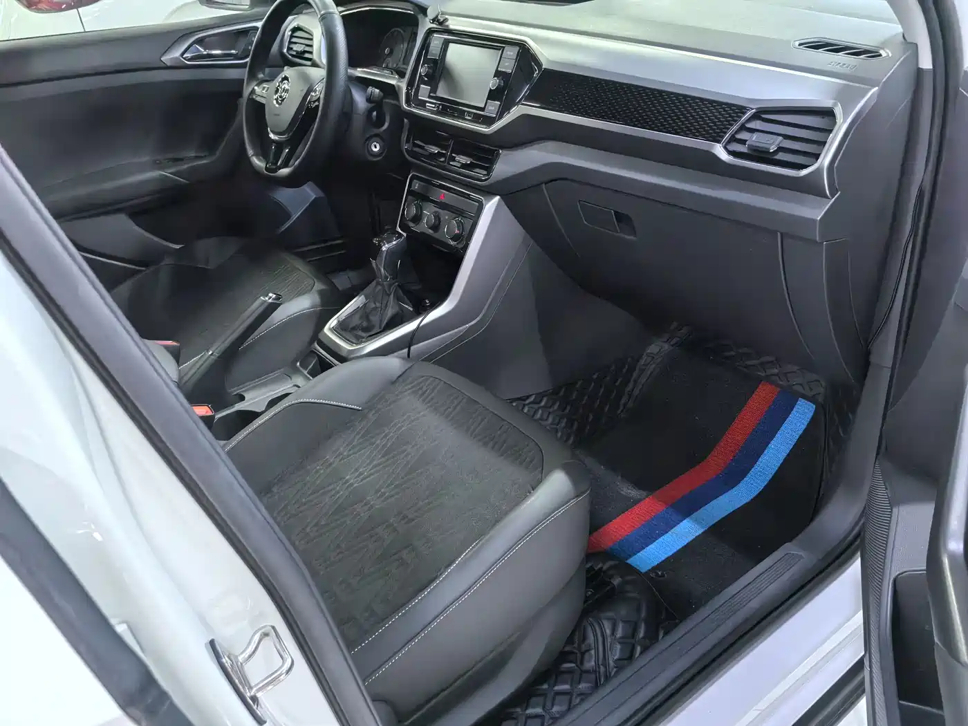Volkswagen T-Cross 2019 1.5L Automatic Comfort Edition фото 12