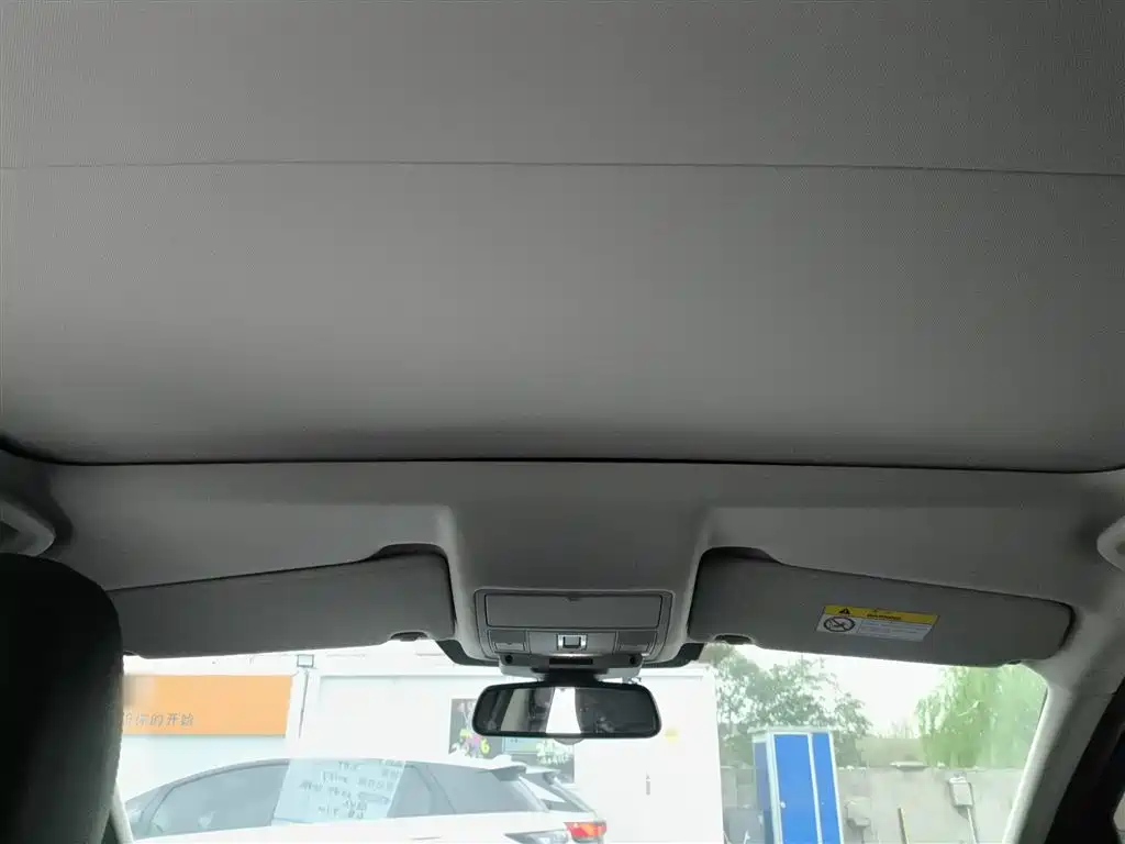 Land Rover Discovery Sport 2019 240PS SE Edition China V фото 14