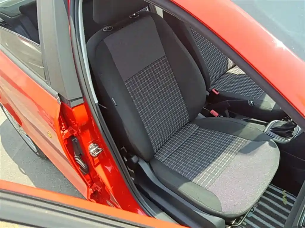 Volkswagen Polo 2016 1.6L Automatic Comfort фото 25