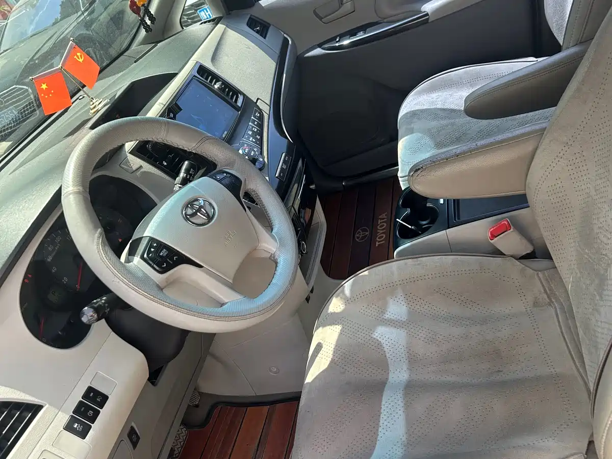 Toyota Sienna 2013 3.5L 4WD Automatic фото 5
