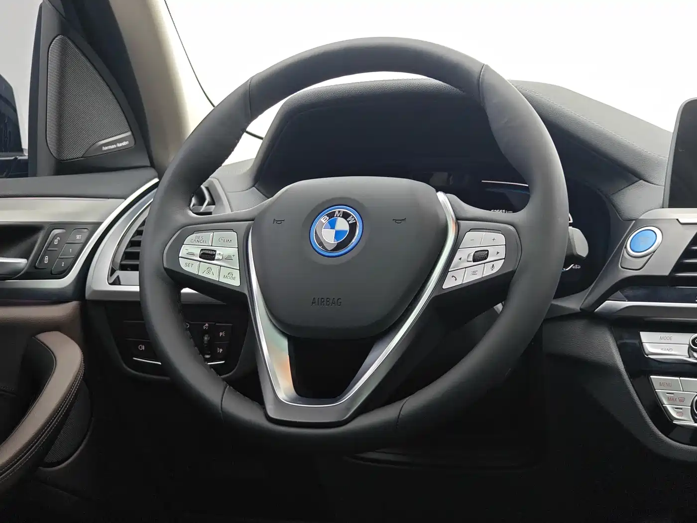 BMW iX3 2021 Facelift Pioneer фото 12