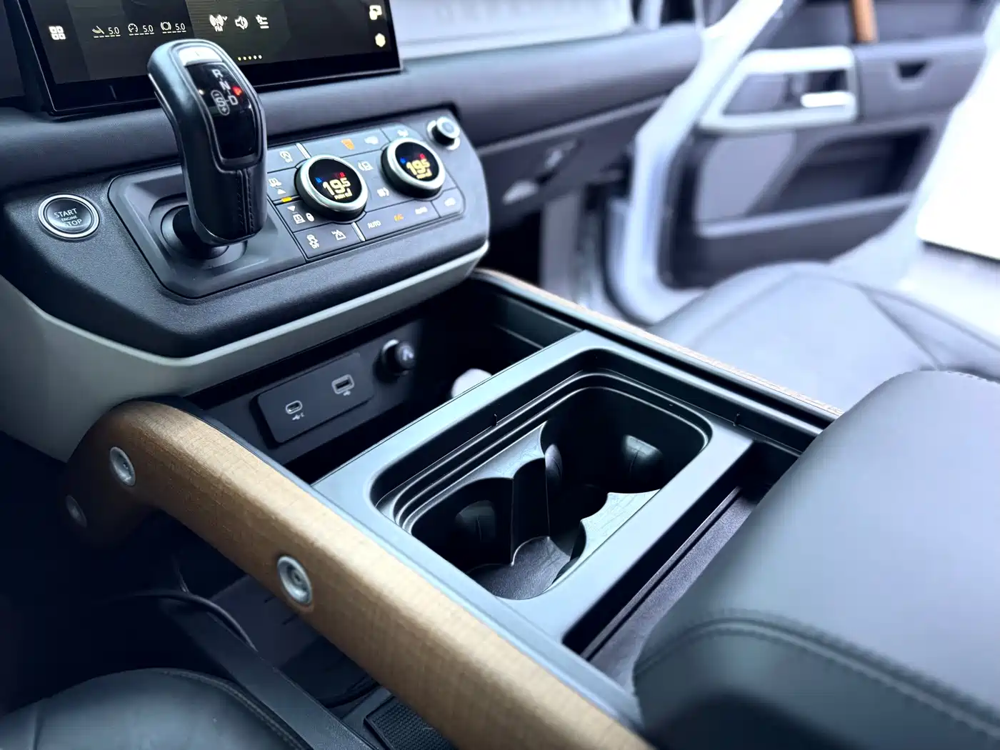 Фото 30 - Land Rover Defender