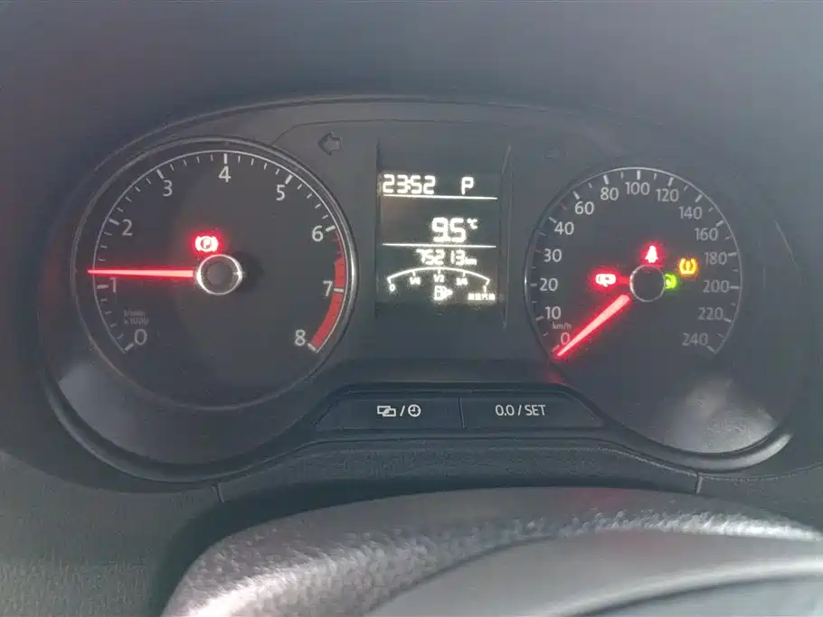 Volkswagen Polo 2018 1.5L Auto Safe Drive фото 14