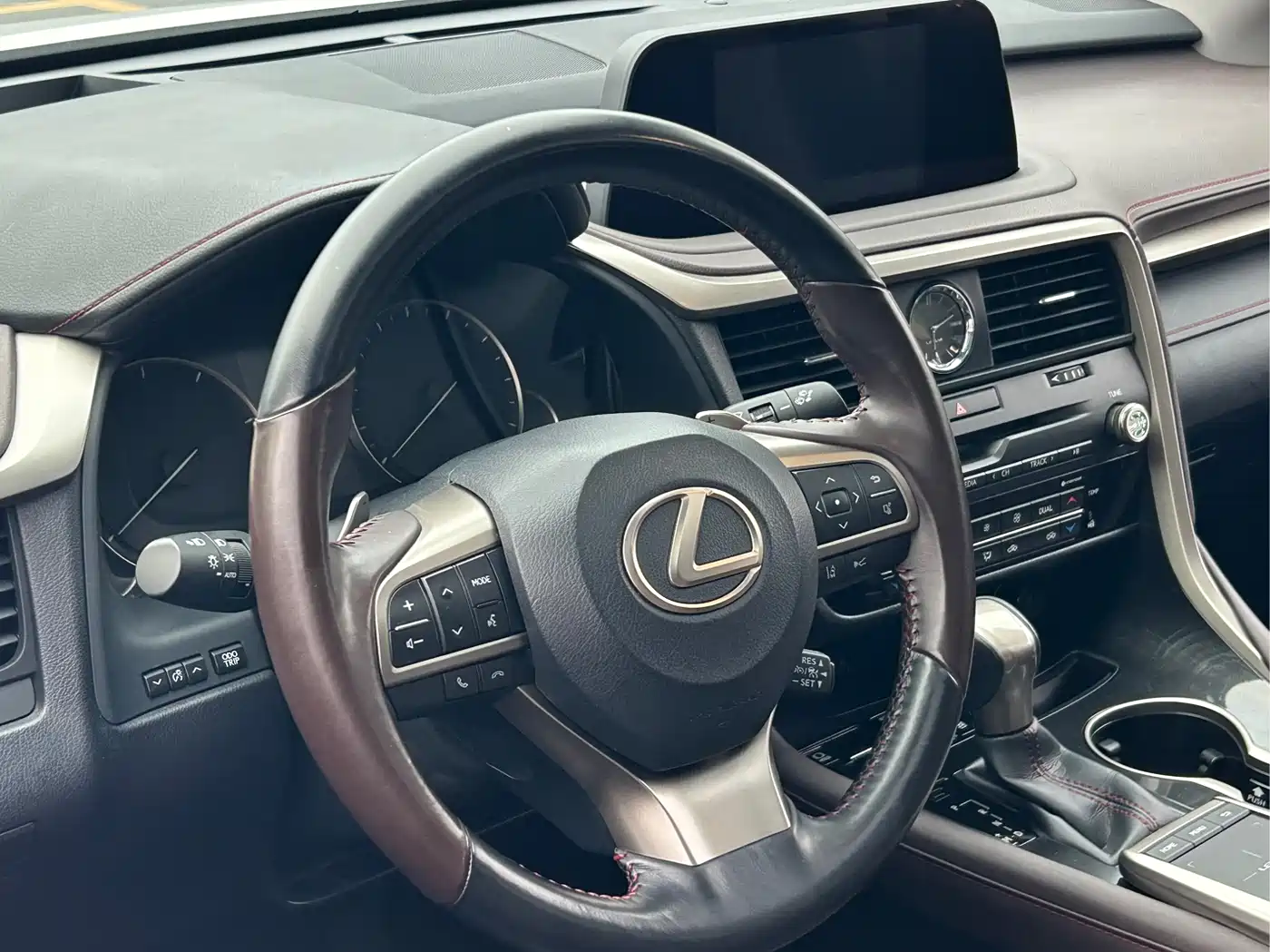 Lexus RX 2020 Facelift 300 2WD Comfort Edition фото 15