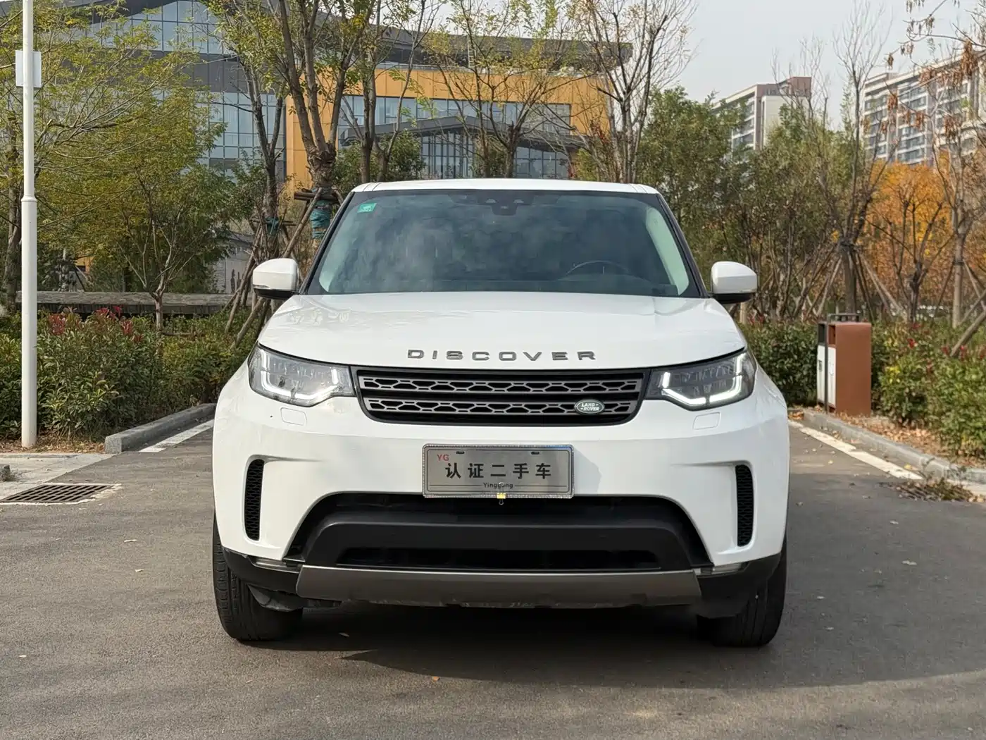 Land Rover Discovery 2017 3.0 SC V6 S фото 2