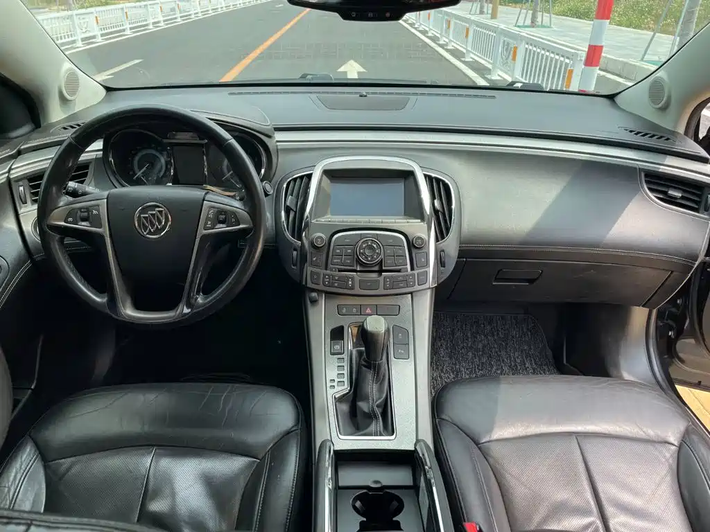 Фото 11 - Buick LaCrosse