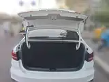 صورة 10 - Volkswagen Lavida