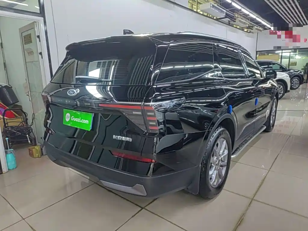 Фото 7 - Ford Edge