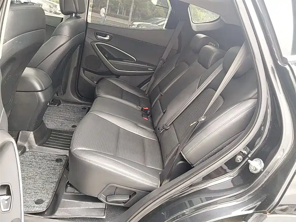 Hyundai Santa Fe 2013 Model 2.4L Automatic 2WD Smart фото 17