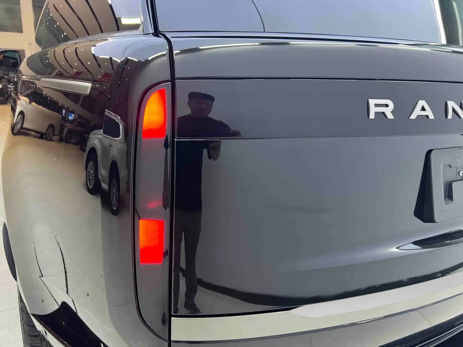 صورة 8 - Land Rover Range Rover