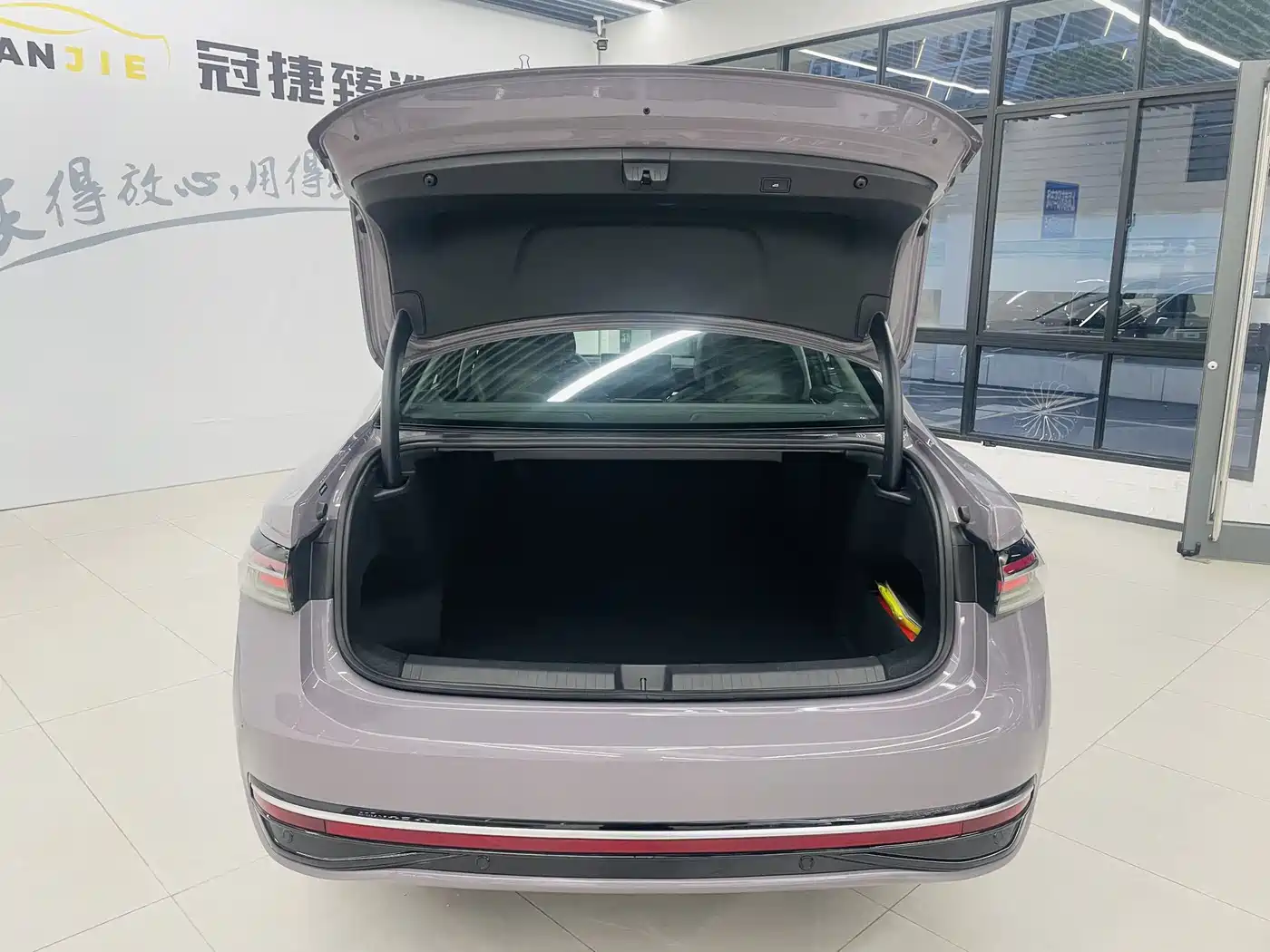 Volkswagen Passat 2025 Pro 380TSI Dragon Prestige Edition фото 17