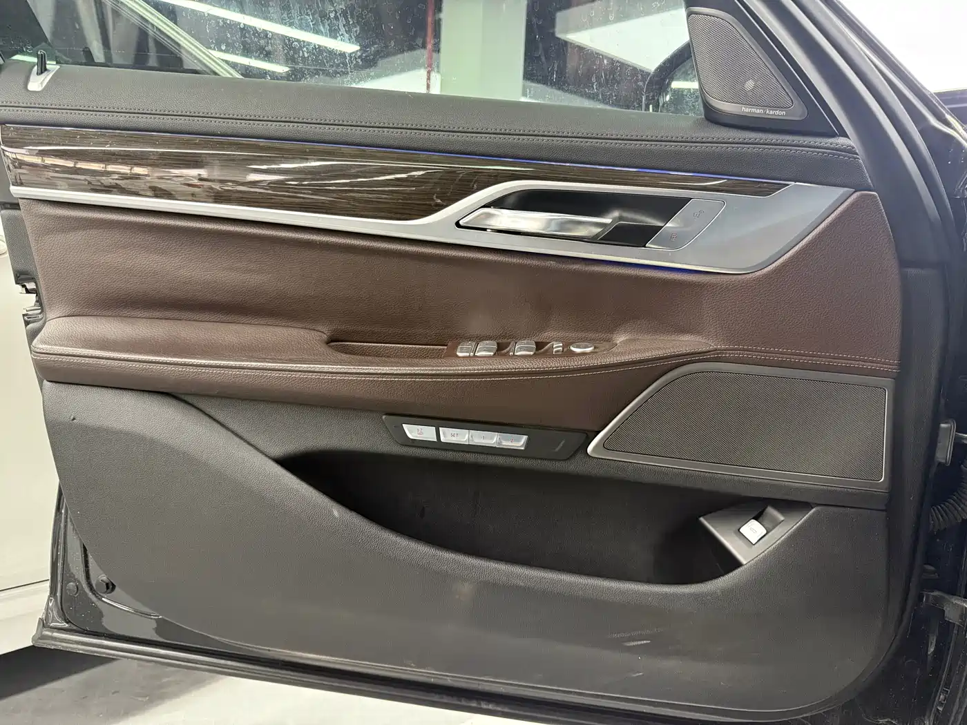 BMW 7 Series 2016 730Li Leading фото 12