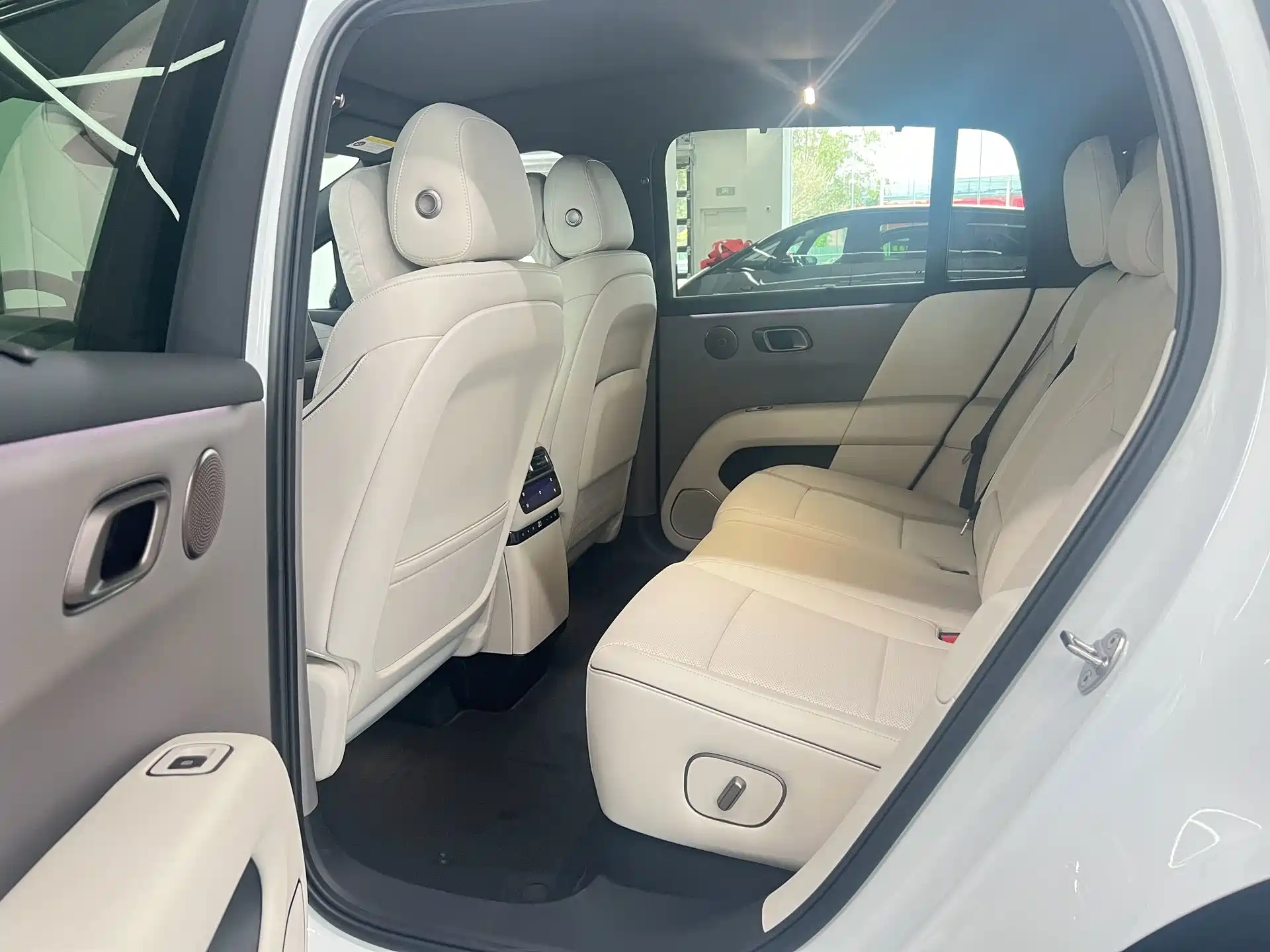 Photo 6 - Li Auto i6