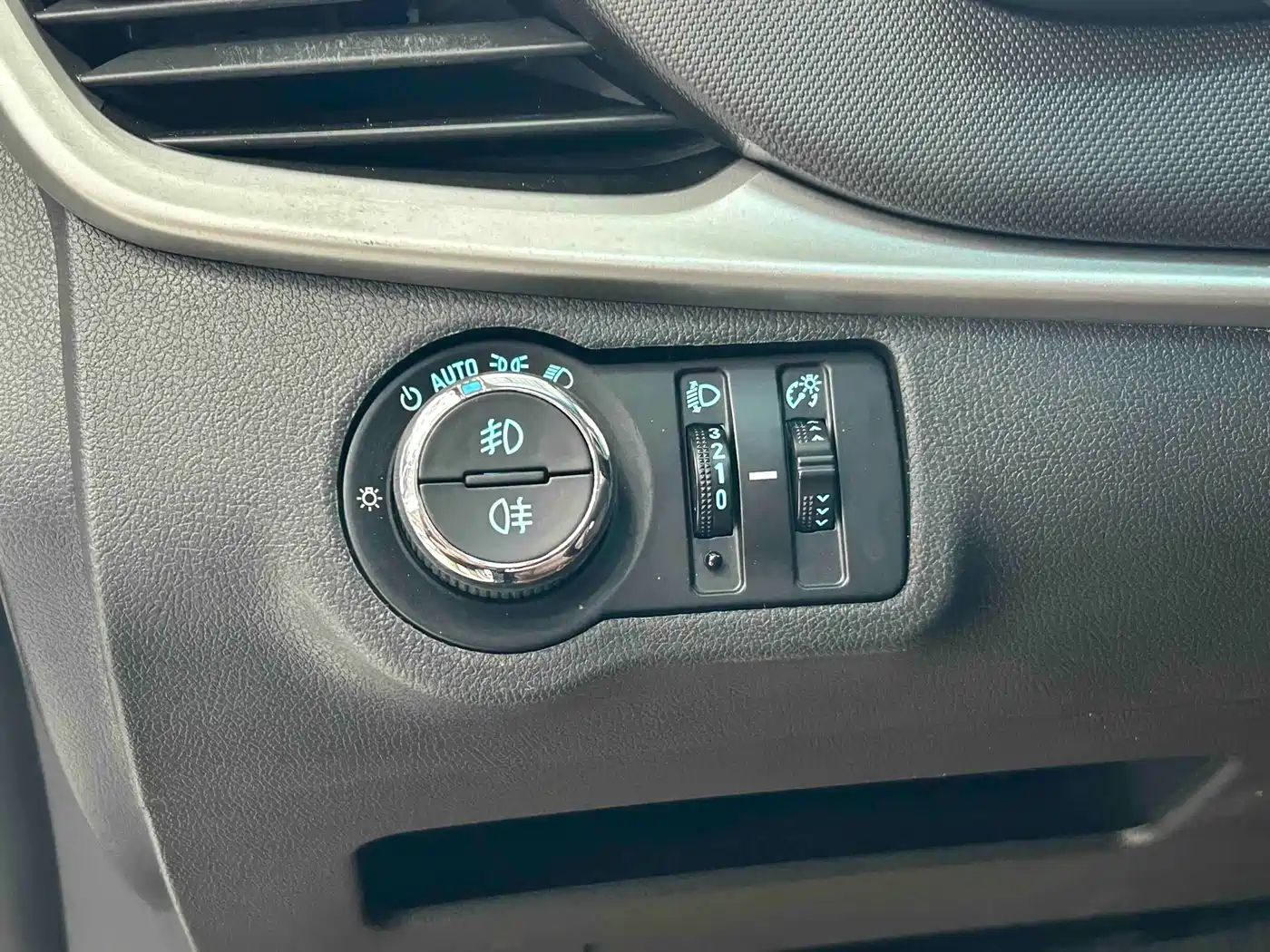 Chevrolet Cavalier 2019 320 Auto Sunroof Enjoyment Edition фото 12
