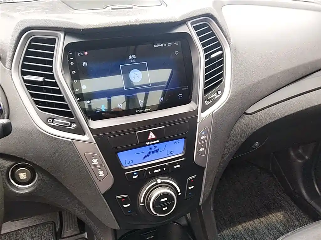 Hyundai Santa Fe 2013 Model 2.4L Automatic 2WD Smart фото 13