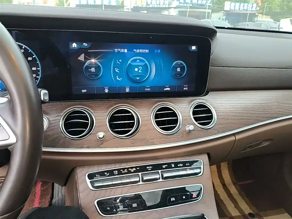 Mercedes-Benz E-Class New Energy 2022 Facelift E 350 e L Plug-in Hybrid Sedan фото 13