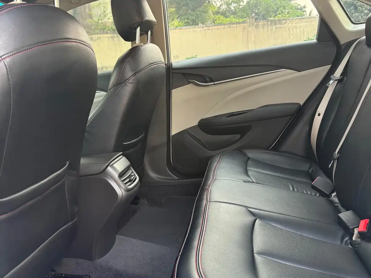Buick Excelle 2019 15T DCT Progressive Type China VI фото 5