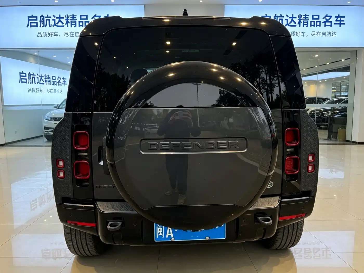 Land Rover Defender 2023 Model 110 3.0T P400 X-DYNAMIC HSE фото 6