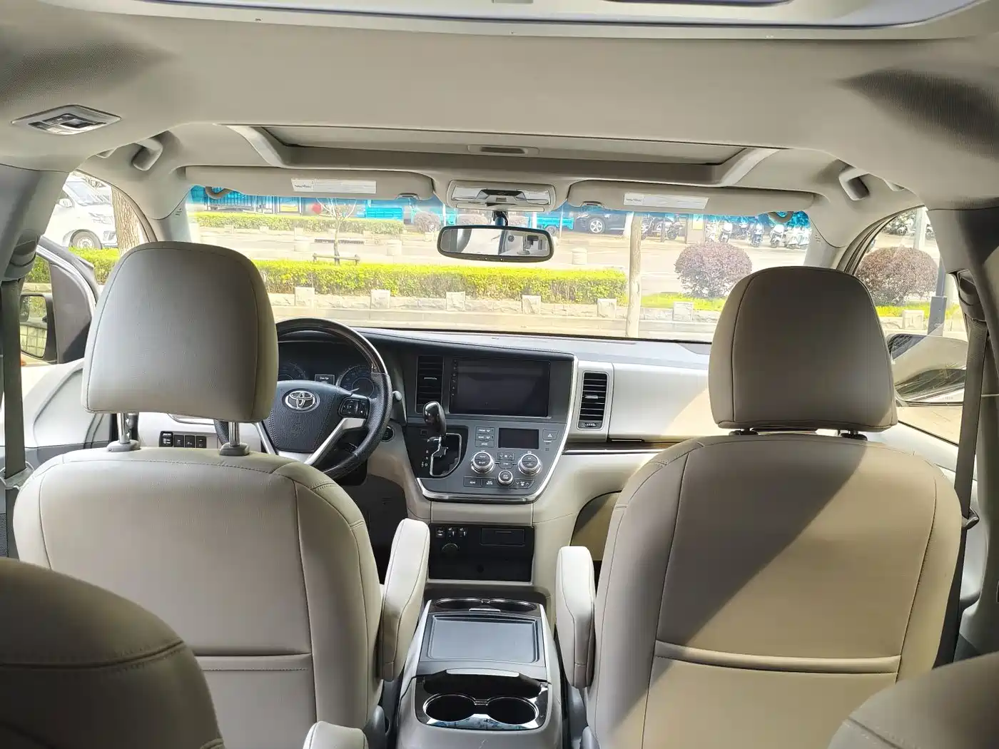 Toyota Sienna 2015 3.5L 2WD LE фото 8