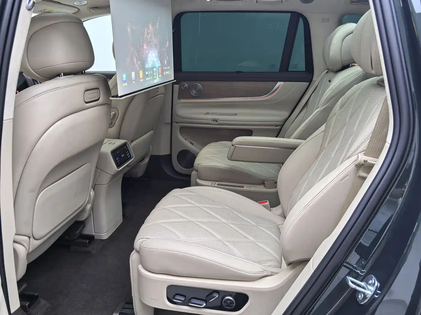 AITO Wenjie AITO M9 2025 Pure Electric Ultra 100kWh 6-Seater фото 6