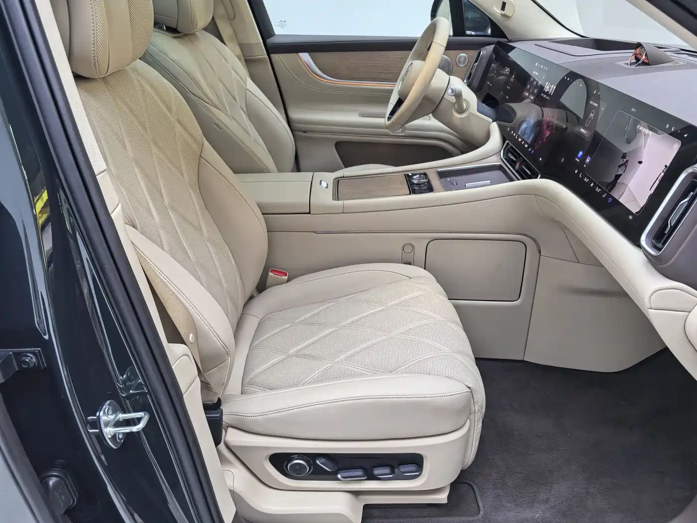 AITO Wenjie AITO M9 2025 Pure Electric Ultra 100kWh 6-Seater фото 11