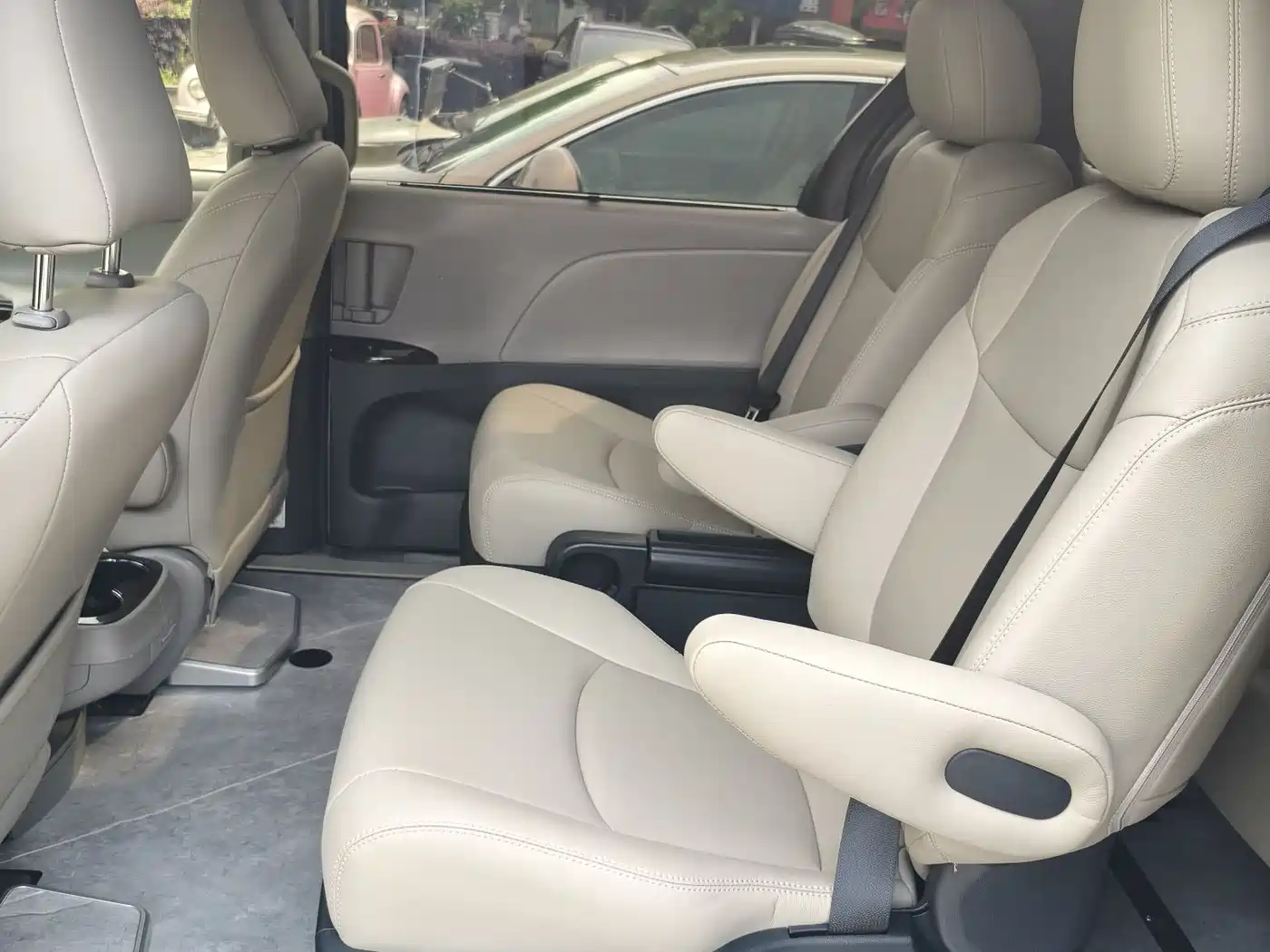 Toyota Sienna 2015 3.5L 2WD LE фото 11
