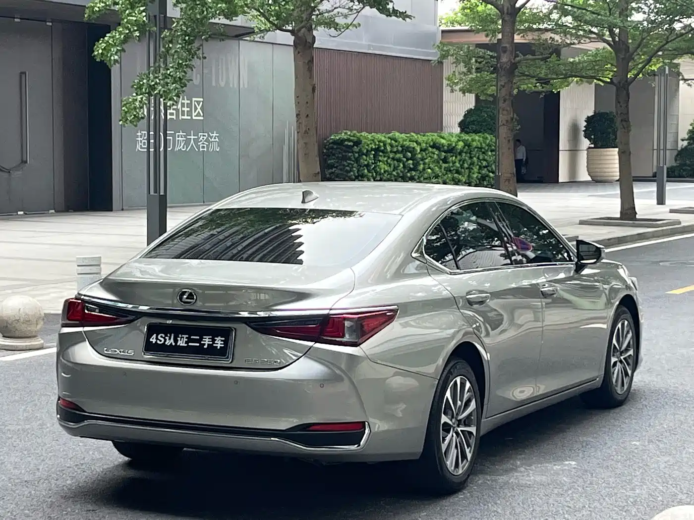LEXUS ES