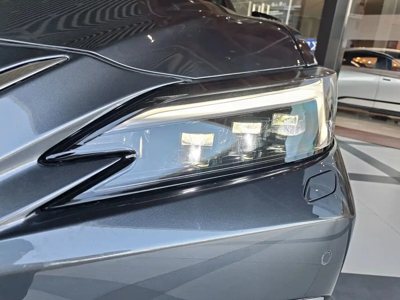 Lexus ES 2025 2025 300h Ultimate Edition