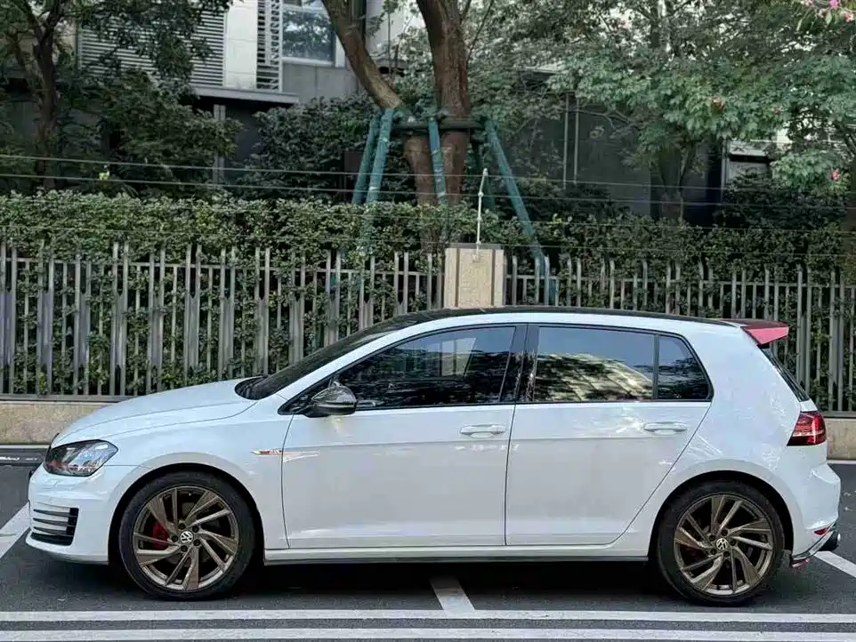 Volkswagen Golf 2016 1.6L Automatic Comfort фото 2