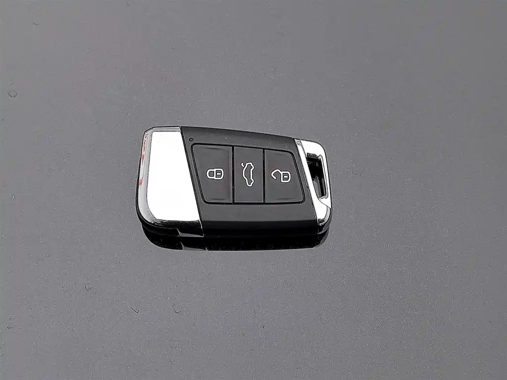 Volkswagen Passat 2024 380TSI Luxury фото 19