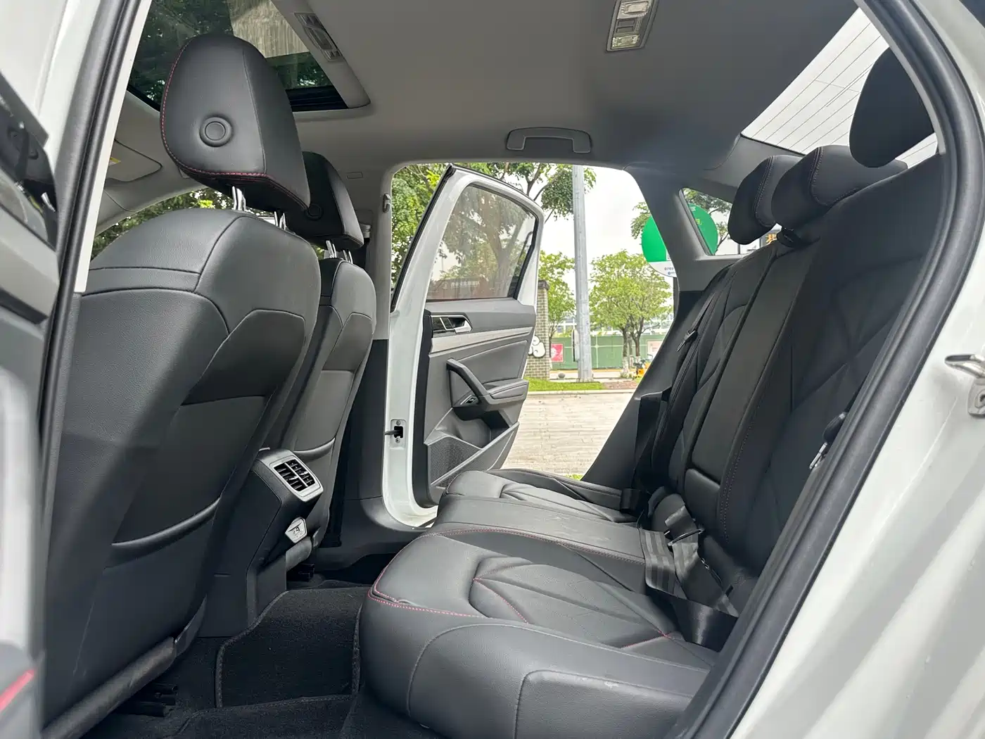 Volkswagen Lavida 2024 Model 300TSI DSG Starlight Leading Edition фото 6