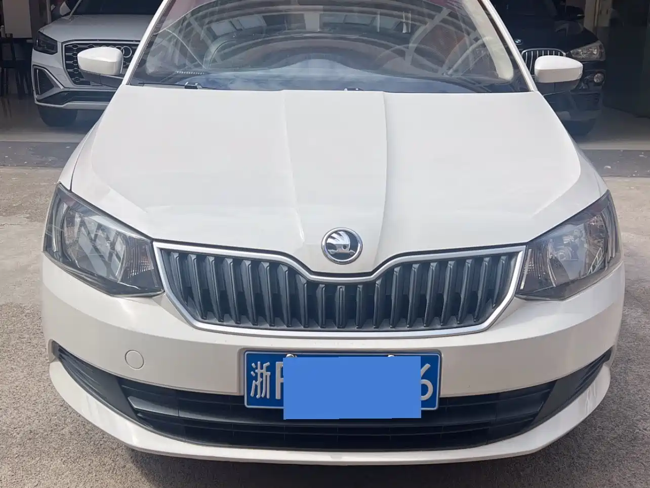 Škoda Fabia 2015 1.4L Automatic Pioneer Edition фото 2