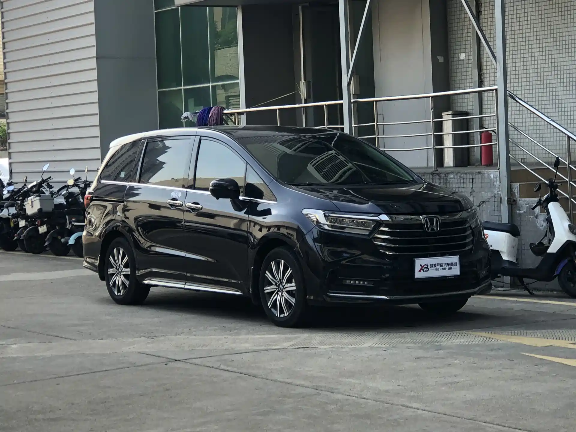 Photo 3 - Honda Odyssey
