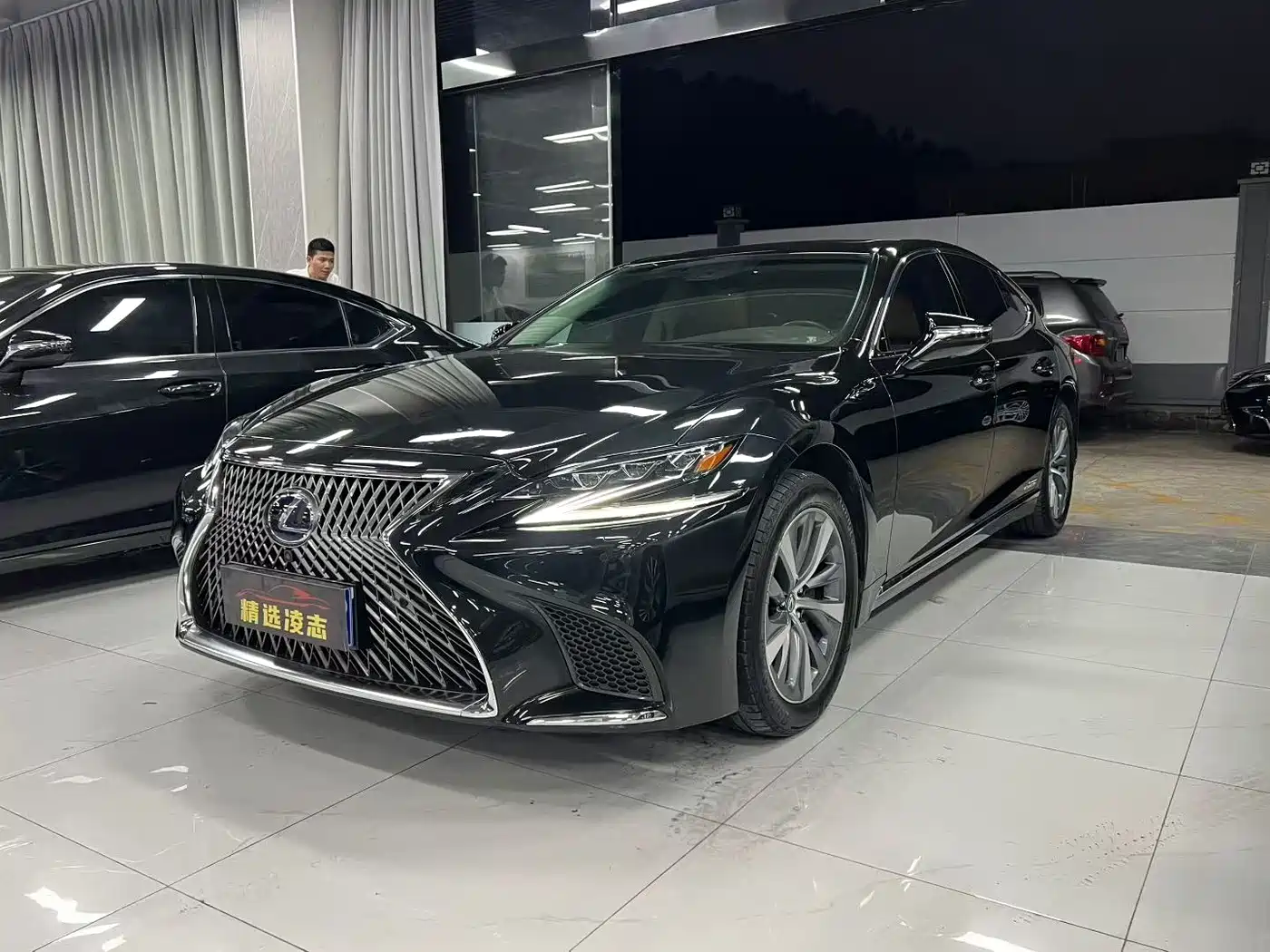 Lexus LS 2020 500h Excellence (China VI)