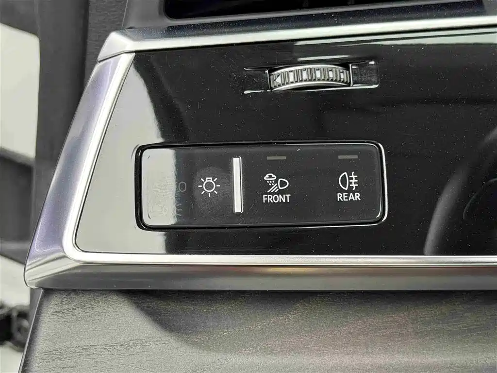 Audi Q8 2019 55 TFSI Luxury Dynamic фото 15