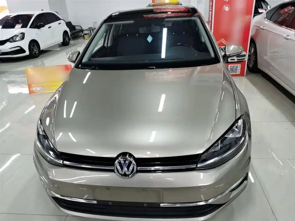 Volkswagen Golf 2020 Beloved Edition 280TSI DSG Comfort фото 3
