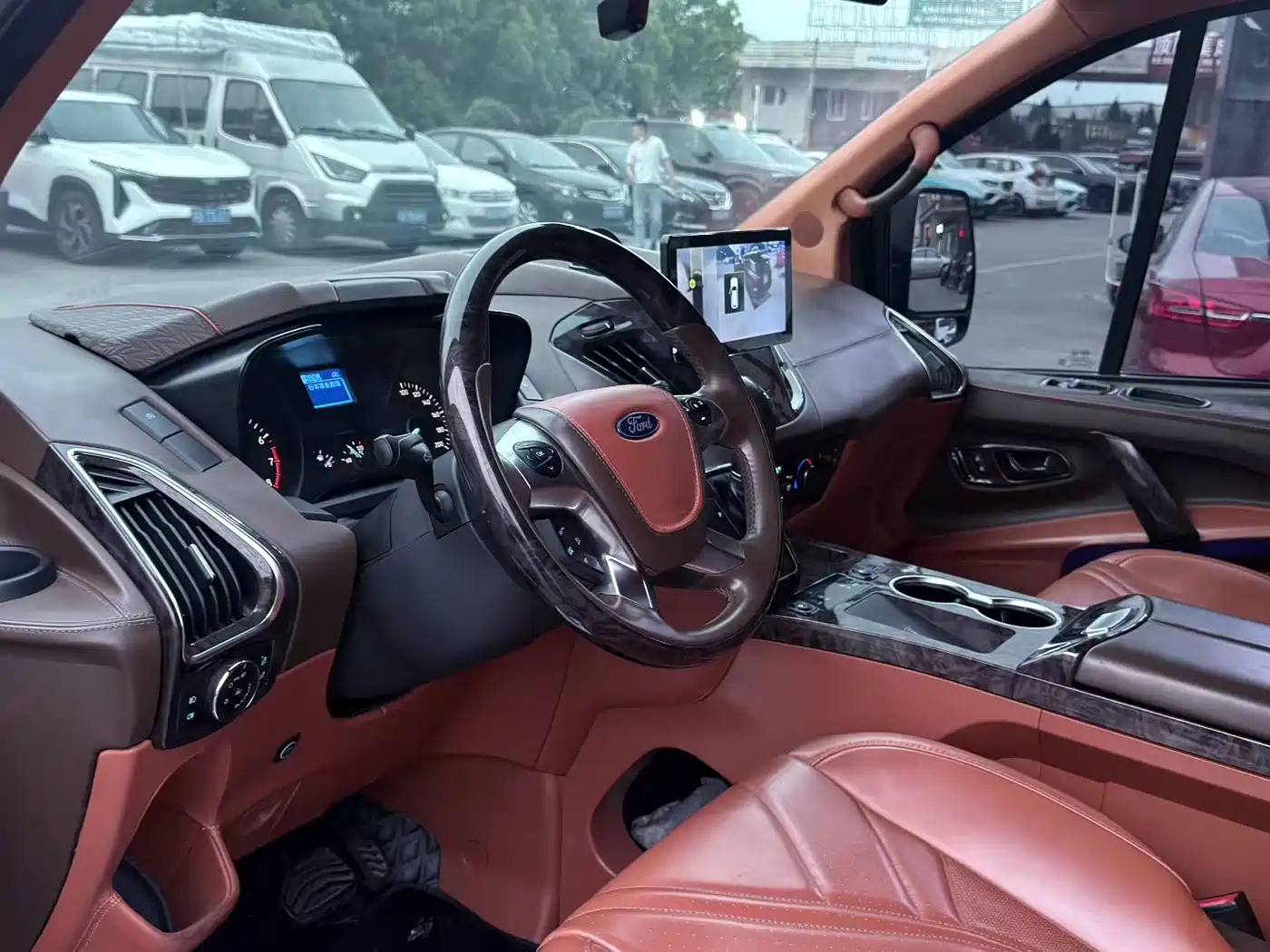 Ford Tourneo 2023 2.0T Automatic Premium Edition фото 5