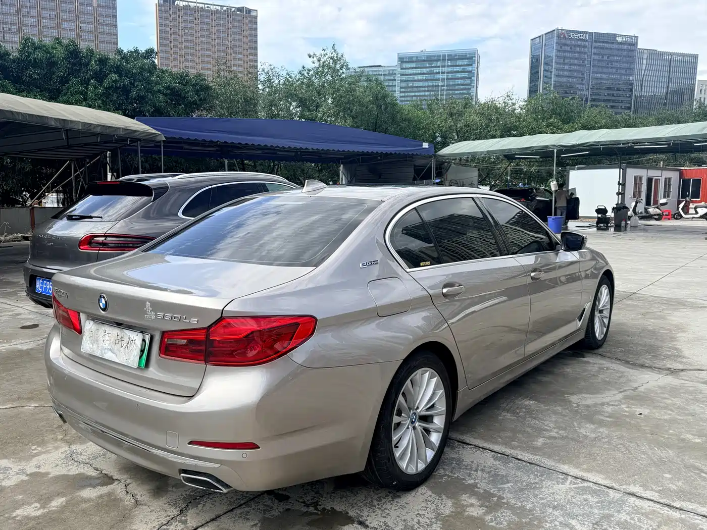 BMW 5 Series New Energy 2019 530Le Luxury Package фото 8