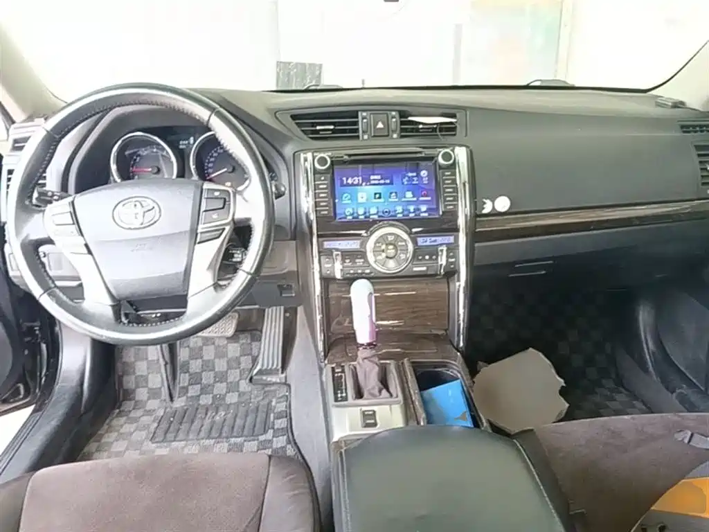 Toyota Reiz 2013 2.5V Premium Edition фото 10